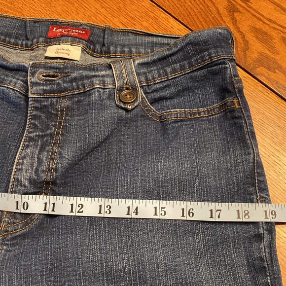 PERFECTLY SLIMMING LEVI'S JEANS - Picture 5 of 15